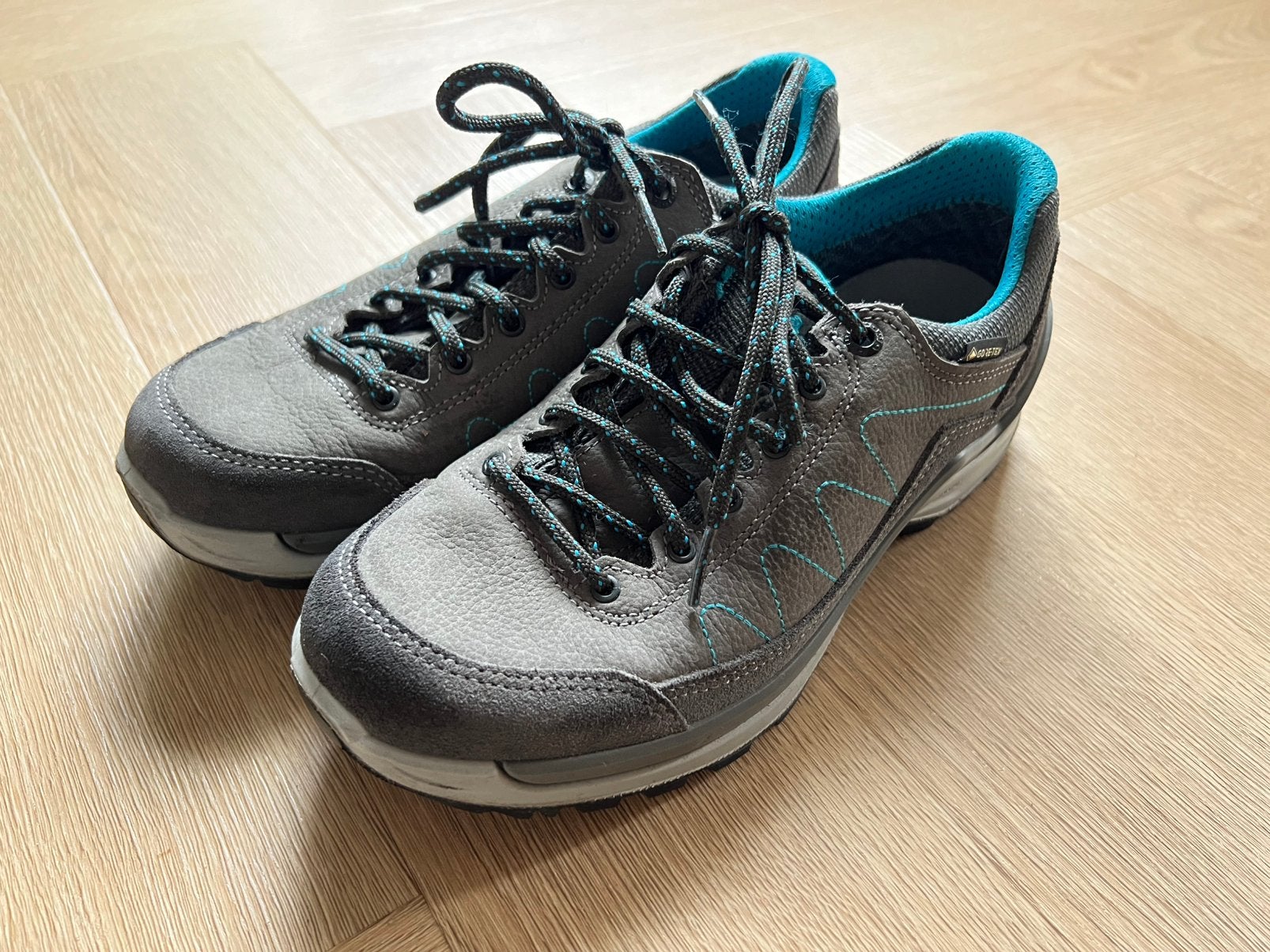Lowa toro pro gtx low dames wandelschoenen, Zo goed als nieuw, Grijs, Wandelschoenen, Ophalen of Verzenden