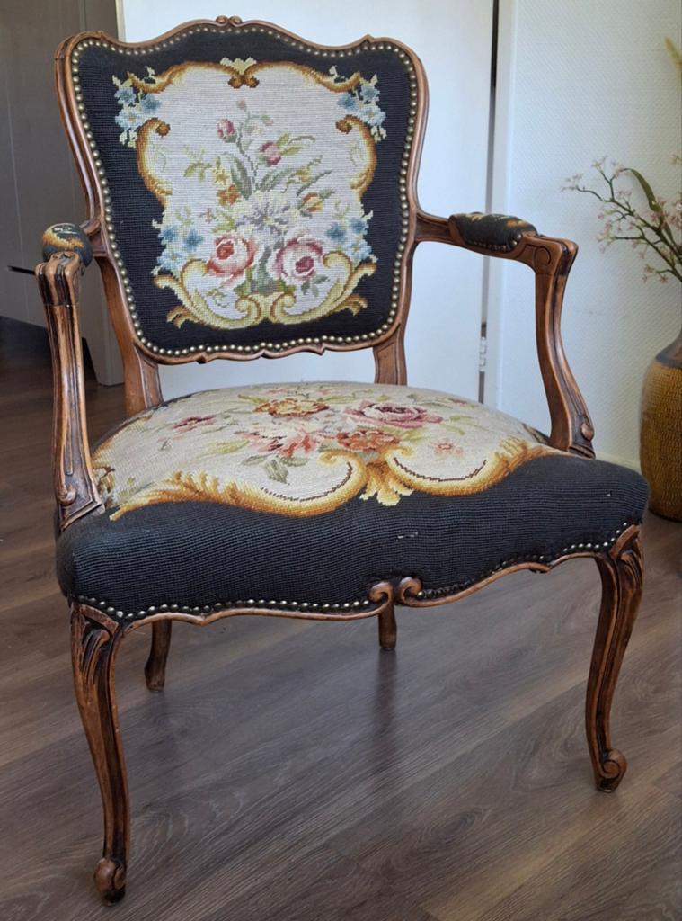 Antieke Franse Louis XV fauteuil met Gobelin bekleding, Ophalen