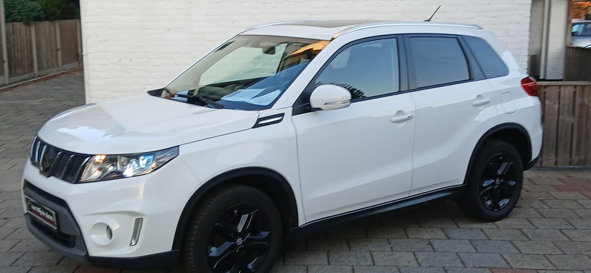 Suzuki Vitara 1.6 5drs VVT 120pk High Executive panoramadak, Auto's, Zwart, 4 cilinders, 400 kg, Wit