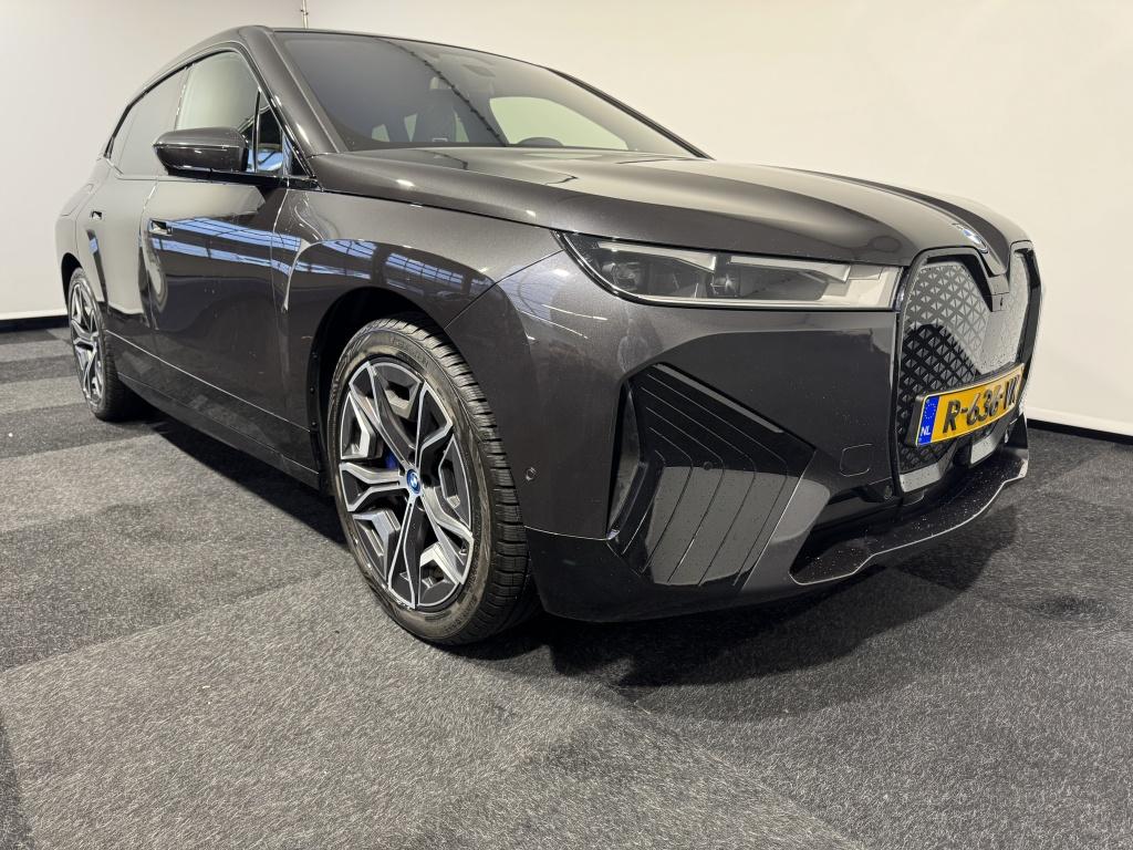 BMW iX High Executive 77 kWh | Laserlicht | Driving Assistan, Automaat, 0 cilinders, Gebruikt, Automatische klimaatregeling