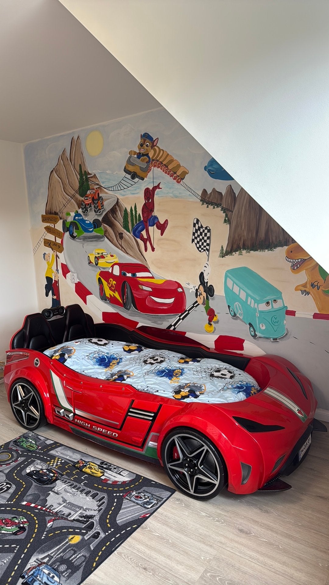 Foto 2 van Origineel Cilek raceauto kamer set in top staat!