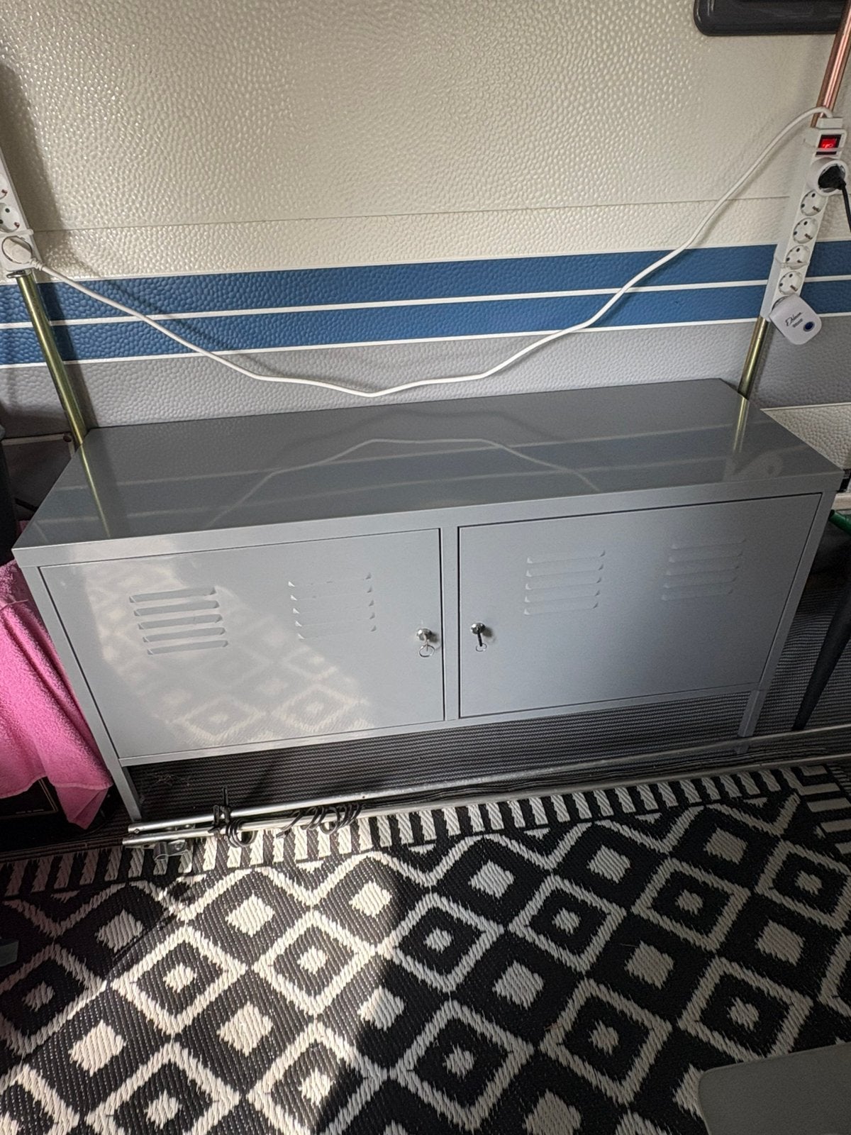 Ikea tv meubel metaal, Ophalen, Zo goed als nieuw, Minder dan 100 cm, Metaal