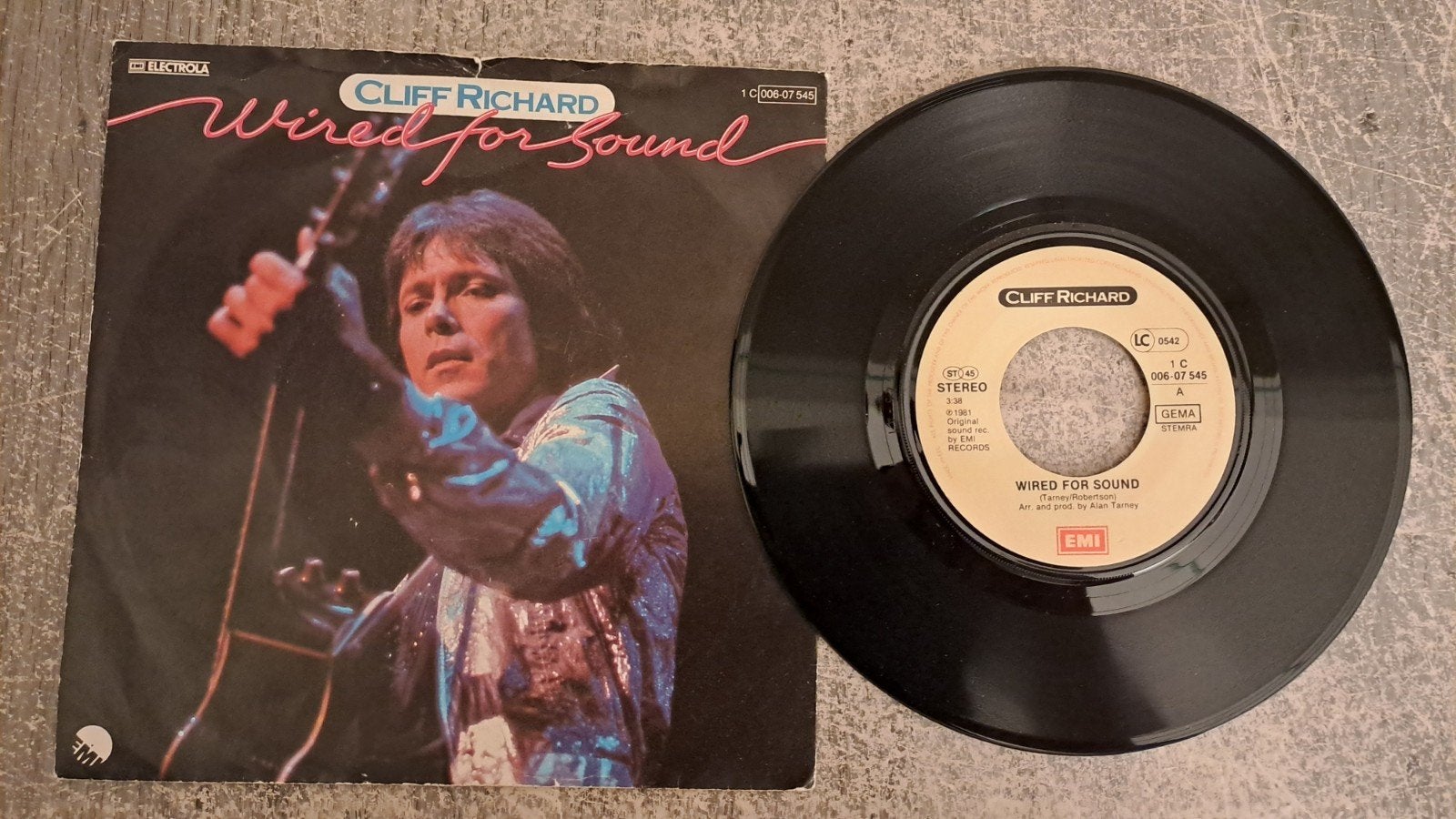 Cliff richard  - wired for sound, Gebruikt, 7 inch, Single, Pop