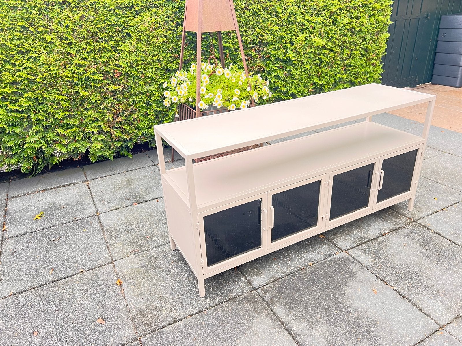 Mooie metalen kast in kleur Leem - 130x65x38 cm, Huis en Inrichting, Ophalen, Gebruikt