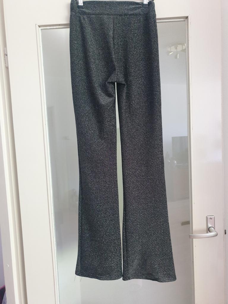 Donkergrijze glitter flared broek S, Maat 38/40 (M), Ophalen of Verzenden, Onbekend, Zo goed als nieuw