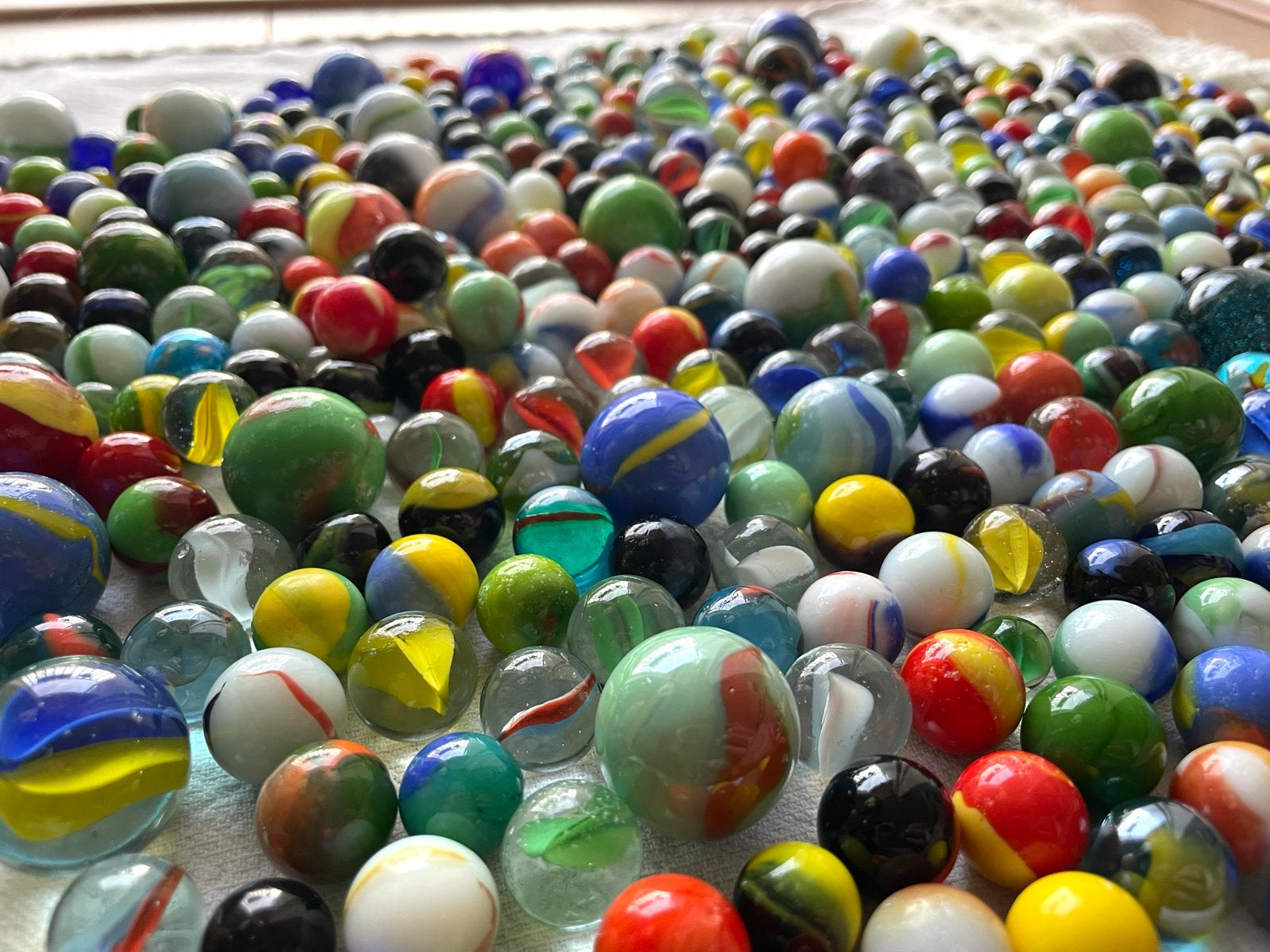 Vintage glazen knikkers in alle kleuren - ca. 900 stuks, Ophalen of Verzenden, Gebruikt