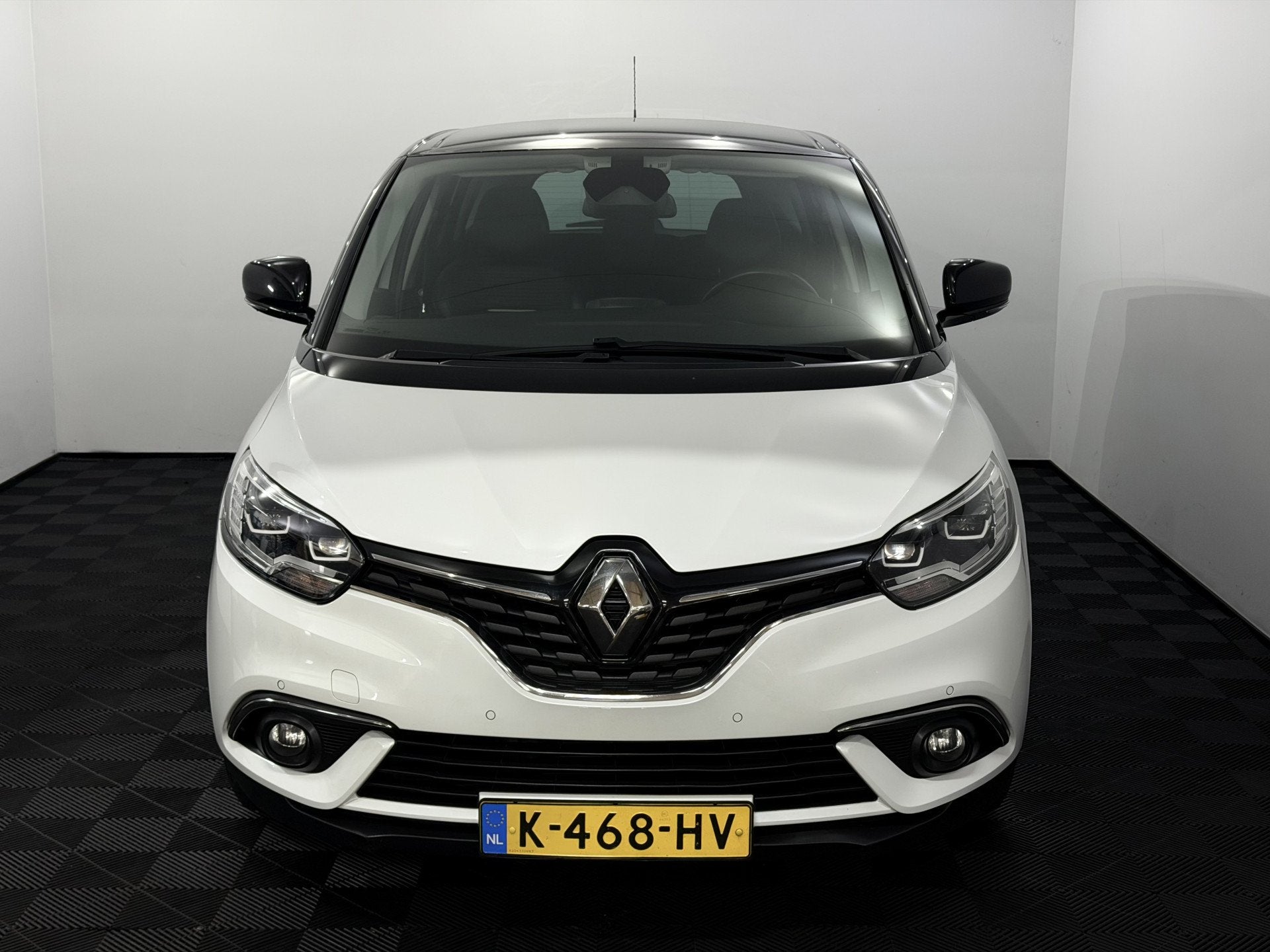 Renault Grand Scénic 1.3 TCe Bose 7p. Camera, Navi, Half le, Euro 6, 4 cilinders, Wit, 1330 cc