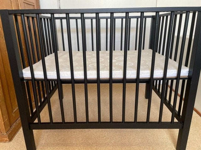 zwarte babybox merk Europe Baby, Kinderen en Baby's, Boxen, Ophalen, Zo goed als nieuw, Rechthoekig
