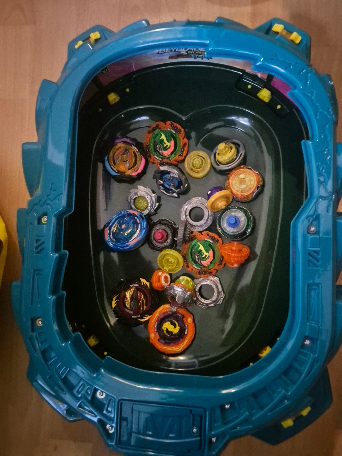 Beyblade Burst Arena met veel Beyblades, Kinderen en Baby's, Speelgoed | Overig, Ophalen of Verzenden, Gebruikt, Jongen of Meisje
