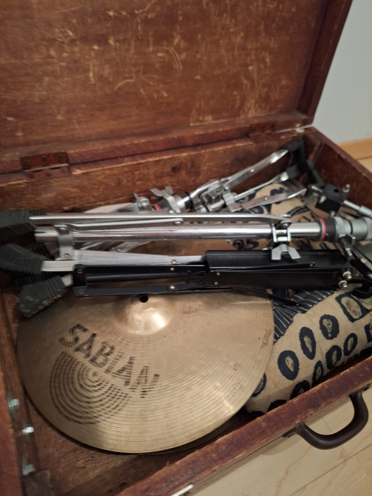 Sabian bekken en statieven in vintage kist, Ophalen of Verzenden, Gebruikt, Overige merken