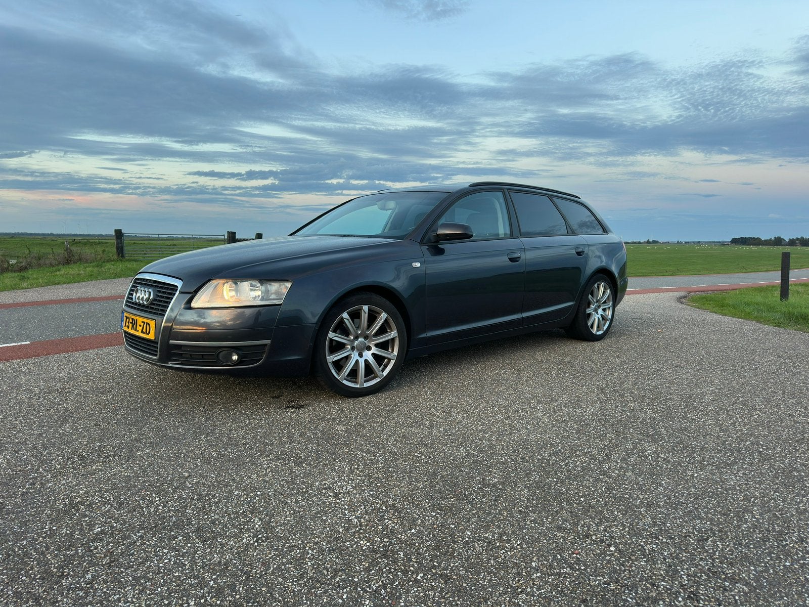 Audi A6 Avant 2.4 V6 Aut - Ketting & Transmissieolie nieuw, Stof, 1800 kg, Stationwagon, Grijs