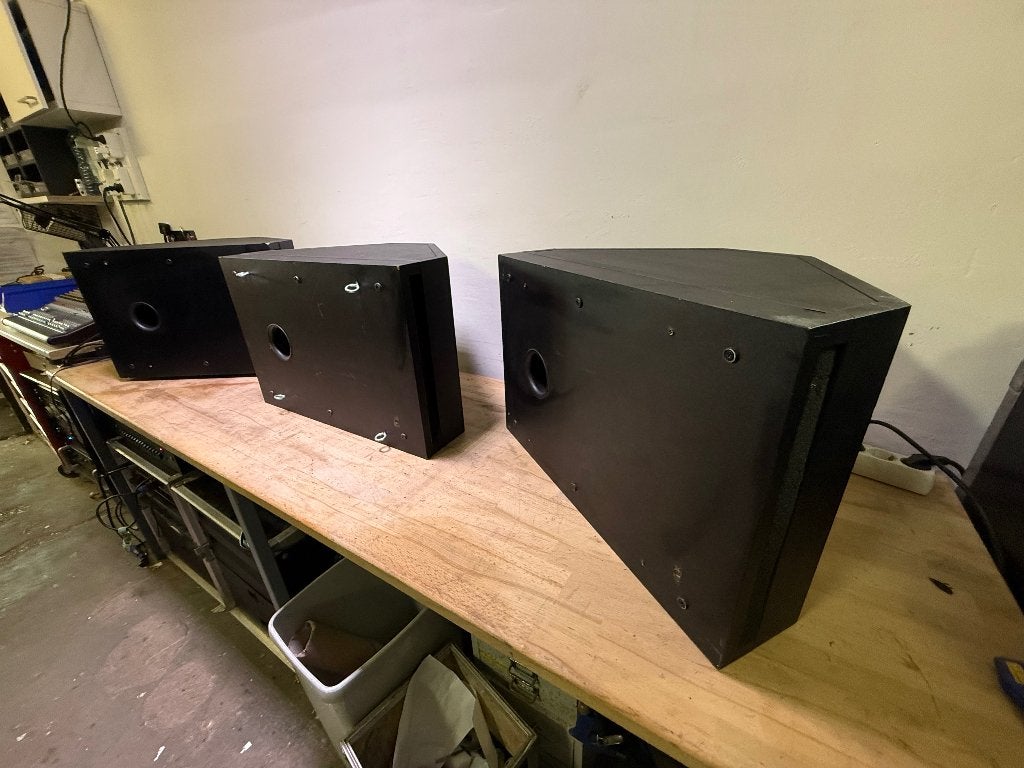 2x JBL Control SB 2 subwoofer sub, 150 watt of meer, Gebruikt, Ophalen of Verzenden, Subwoofer