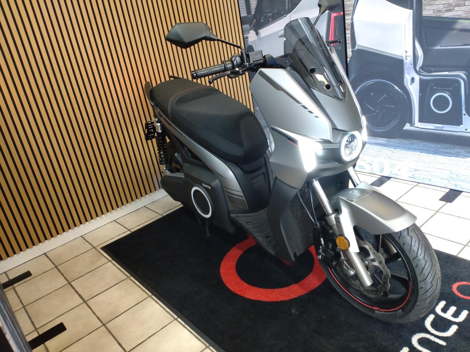 Silence Scooter S01+ elektrische motorscooter DEMO, Scooter, Bedrijf, 11 kW of minder, LED Verlichting