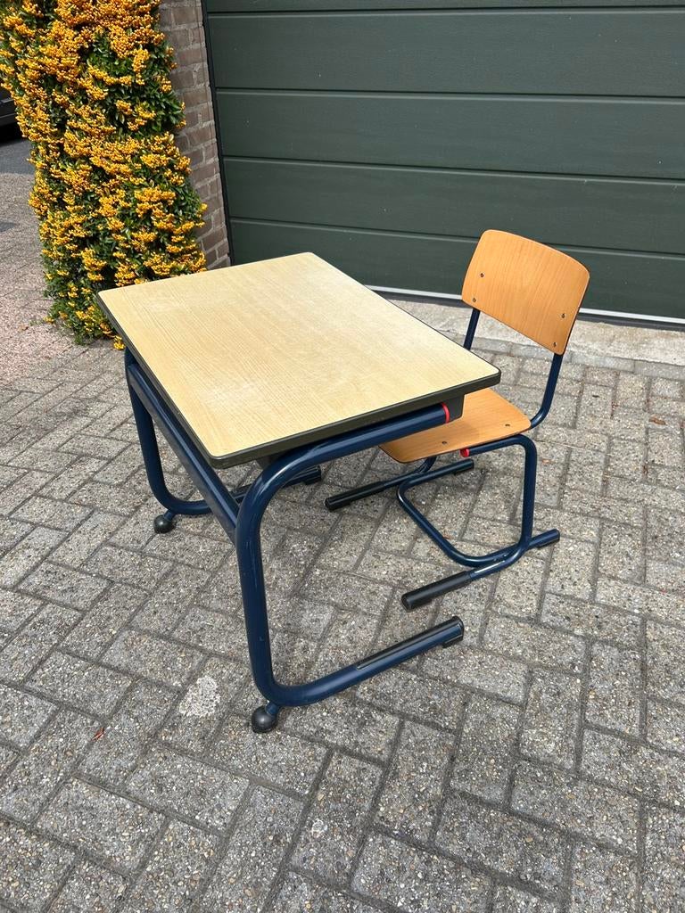 Schooltafel met stoel basisschool, Kinderen en Baby's, Kinderkamer | Tafels en Stoelen, Ophalen, Gebruikt, Tafel(s) en Stoel(en)