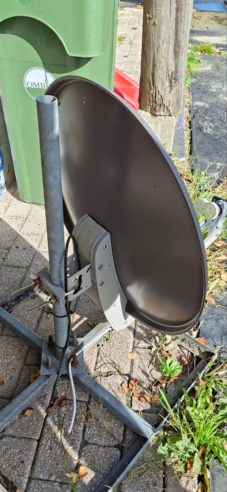 Fuba schotelantenne met standaard, Ophalen, Gebruikt, (Schotel)antenne, Overige merken