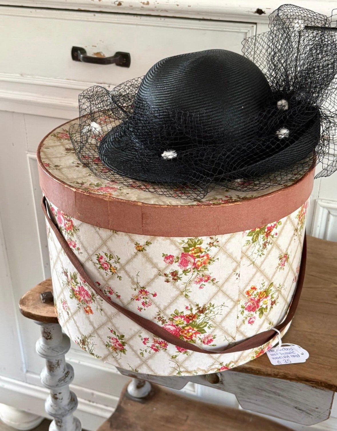 Brocante hoedendoos met hoed, Ophalen of Verzenden