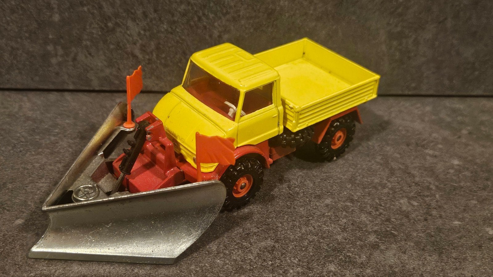 corgi toys unimog sneeuwschuiver, Ophalen of Verzenden, Zo goed als nieuw, Tractor of Landbouw