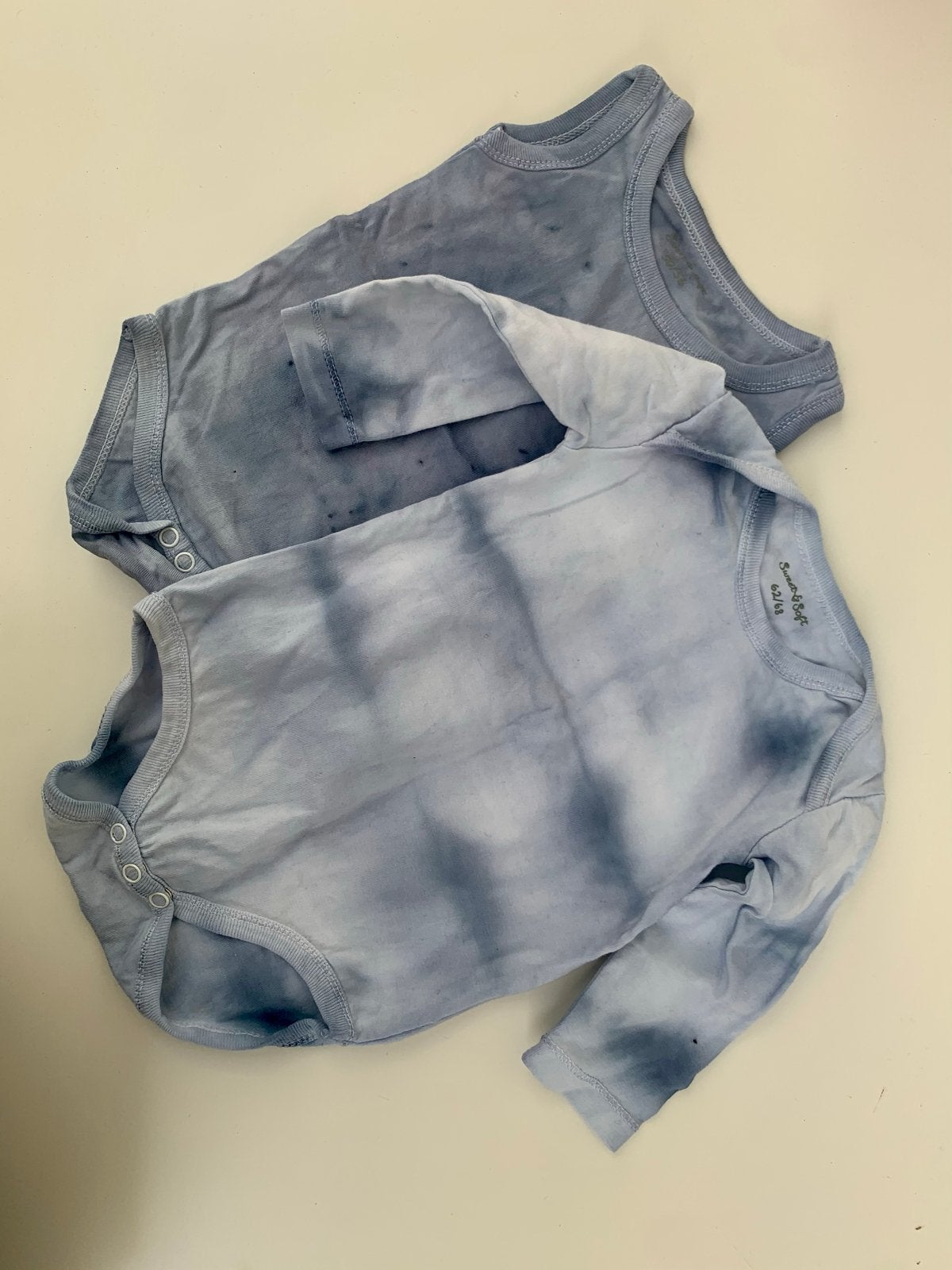 Twee nieuwe baby tie dye rompertjes maat 68, Ophalen of Verzenden, Nieuw, Jongetje of Meisje, Setje