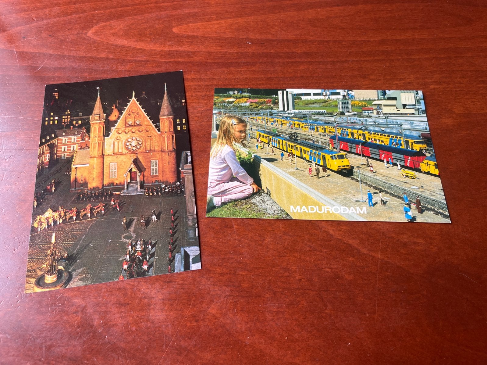 2 Onbeschreven kaarten Madurodam, Verzamelen, Ansichtkaarten | Nederland, Ongelopen, Zuid-Holland, 1980 tot heden, Verzenden