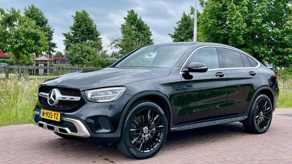 Mercedes-Benz GLC-klasse Coupé 300e 4MATIC | Trekhaak | 20I, Auto's, Mercedes-Benz, Automaat, 1940 kg, 14 kWh, Gebruikt