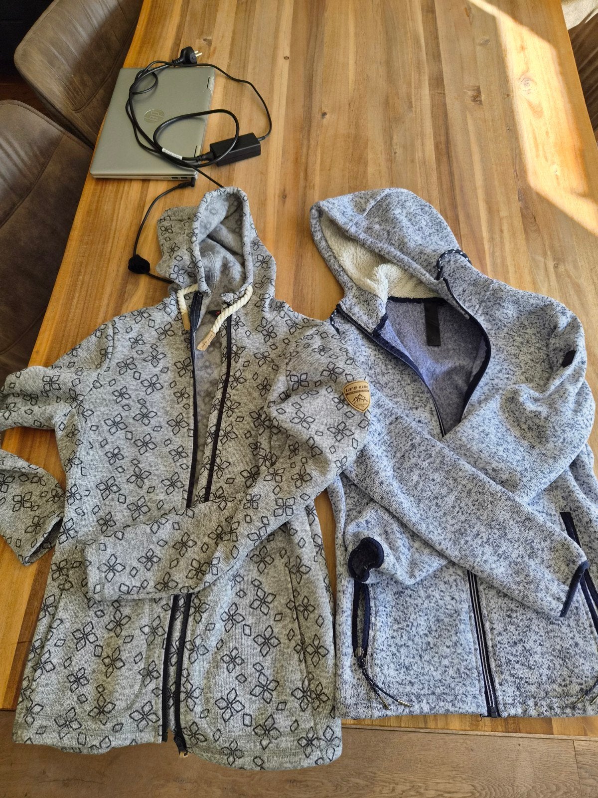 2x Warme fleece vesten met capuchon - Maat 36 (S), Ophalen of Verzenden, Zo goed als nieuw, Maat 36 (S), Grijs