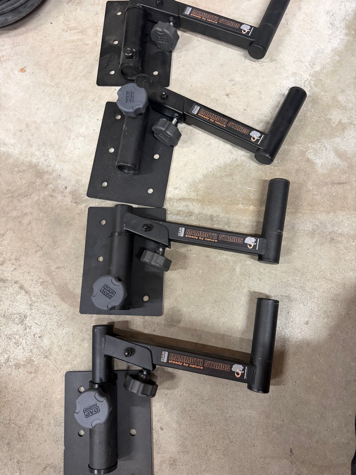 Mammoth Stands Speaker Muurbeugels (4 stuks), Ophalen of Verzenden, Gebruikt, Instrumentstandaard, Speaker