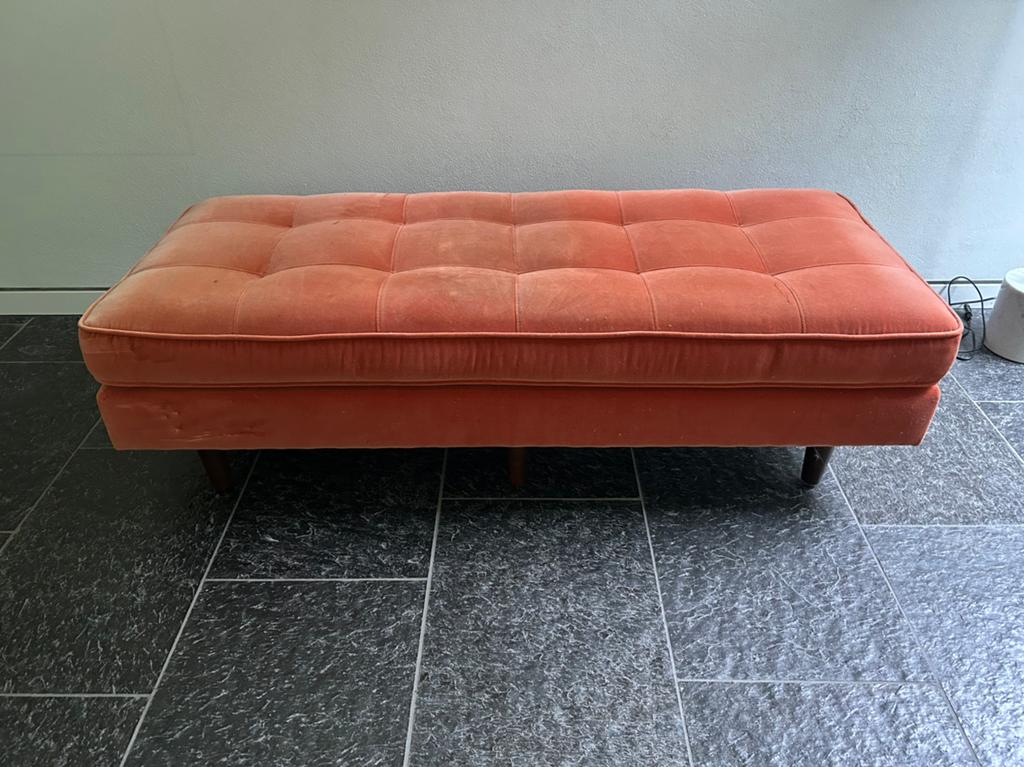 Oranje fluwelen bankje / hocker van MADE – uniek design, Ophalen, 125 cm of meer, Zo goed als nieuw, Stof