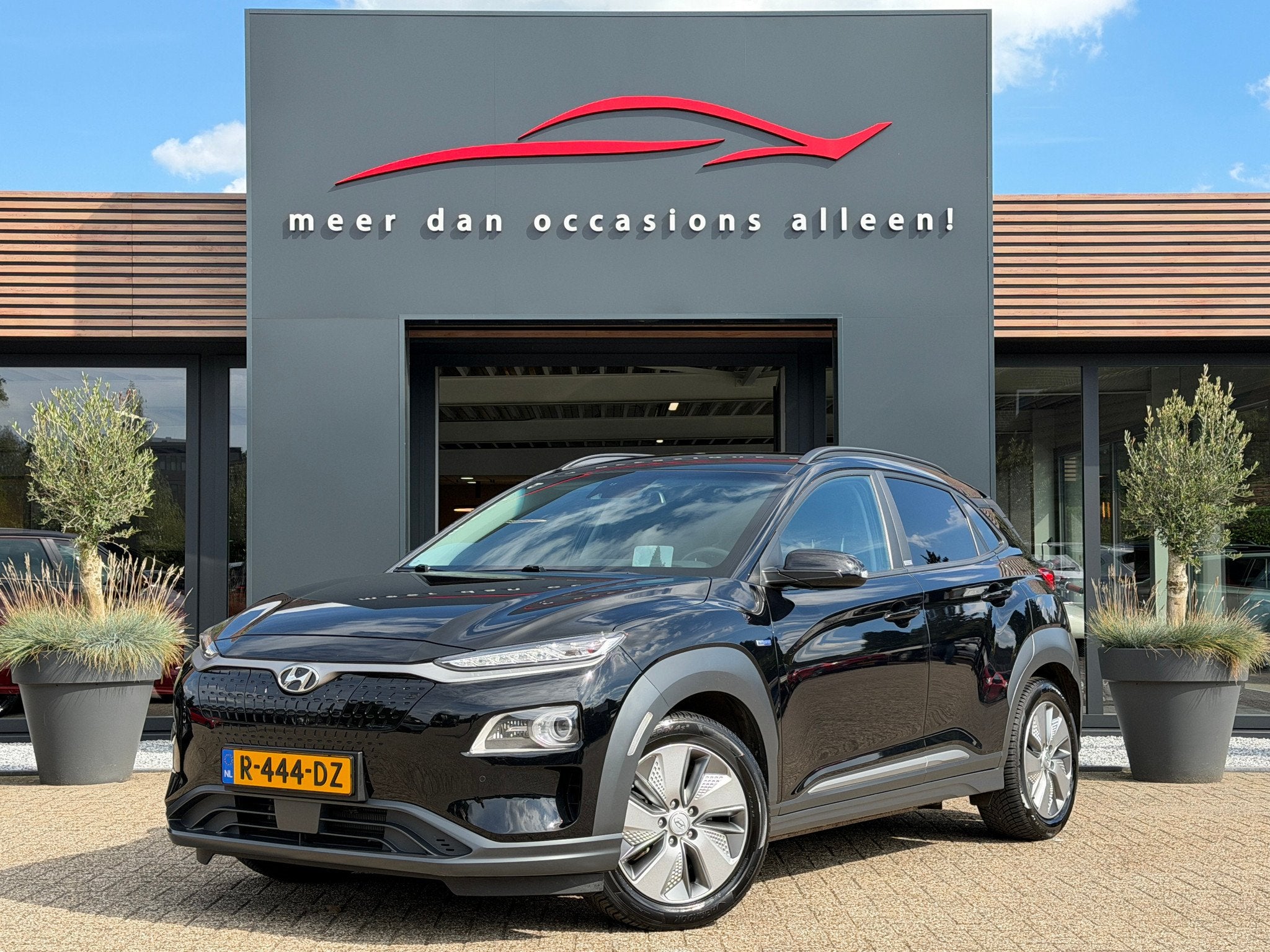 Hyundai KONA Electric 64kWh Premium 3-Fase | Head Up, Auto's, Gebruikt, Zwart, 420 min, 77 €/maand