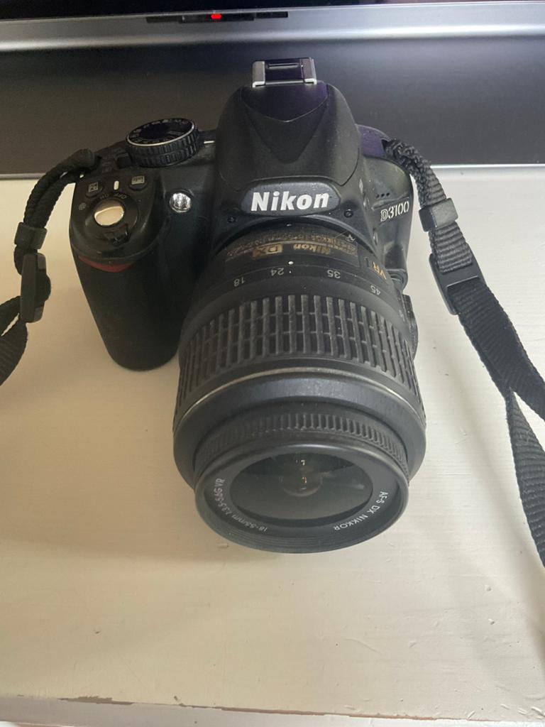 Nikon D3100 met 18 x 55 lens, Ophalen, Zo goed als nieuw, Nikon, 8 keer of meer