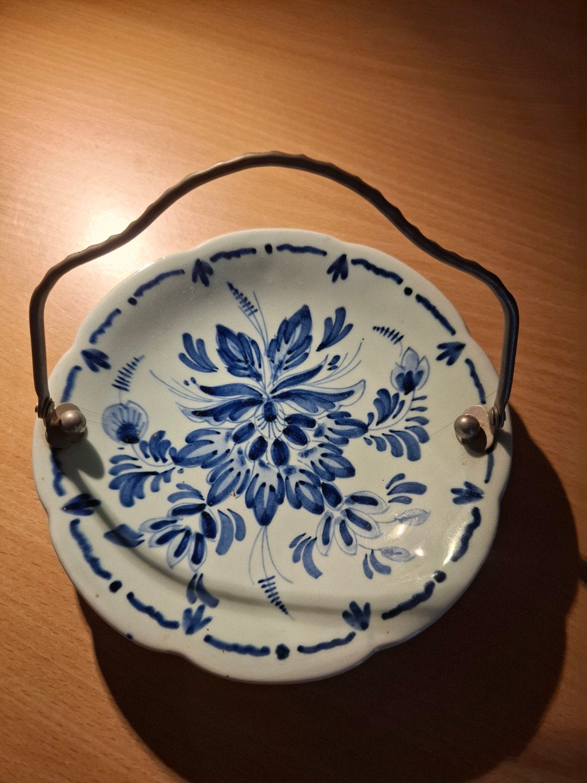 Antieke Delfts Blauwe Schaal met Hengsel - Handgeschilderd, Antiek en Kunst, Ophalen of Verzenden