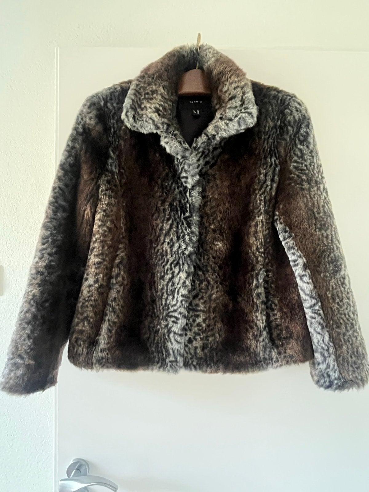 Dino Z Faux Fur kort jasje  - Maat 42, Verzenden, Zo goed als nieuw, Maat 42/44 (L), Bruin