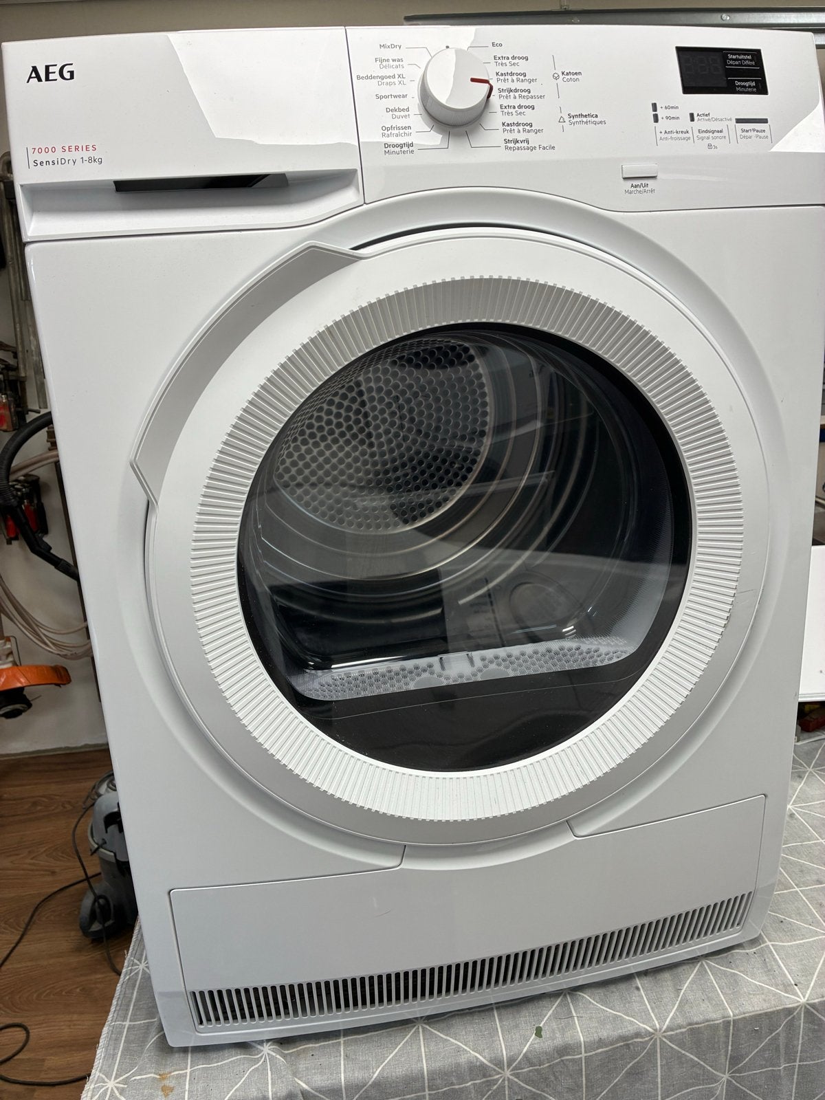 Zo goed als nieuwe AEG 7000 serie droger (productie 2025), Ophalen, 8 tot 10 kg, Zo goed als nieuw, Voorlader