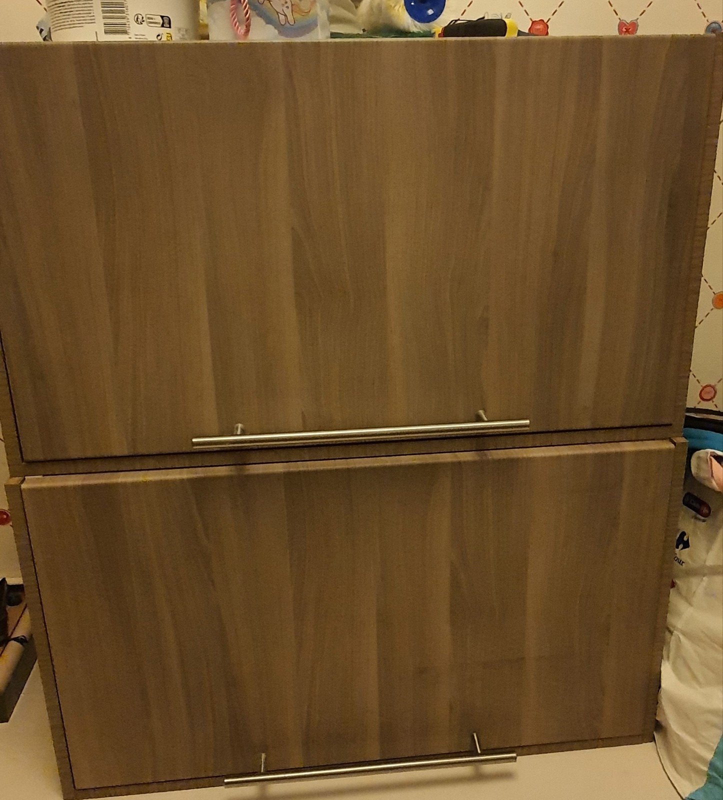Houten wandkastje met glazen plank en stalen handgreep, Ophalen, Zo goed als nieuw