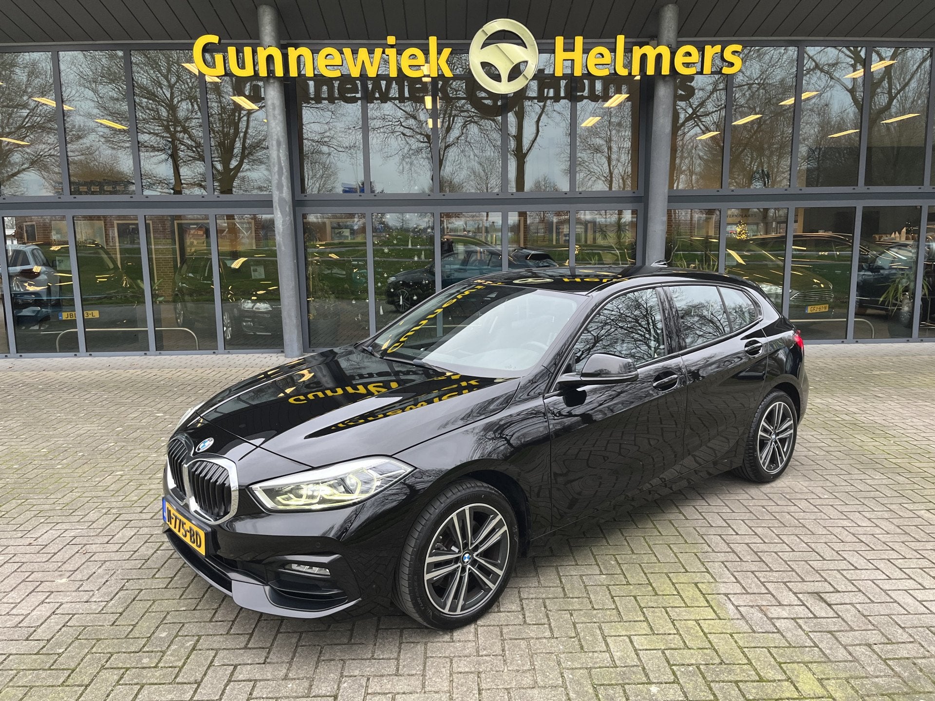 BMW 1-serie 118i Business Edition | DEALER OH | CARPLAY | CL, Auto's, 136 pk, Gebruikt, Leder en Stof, Zwart