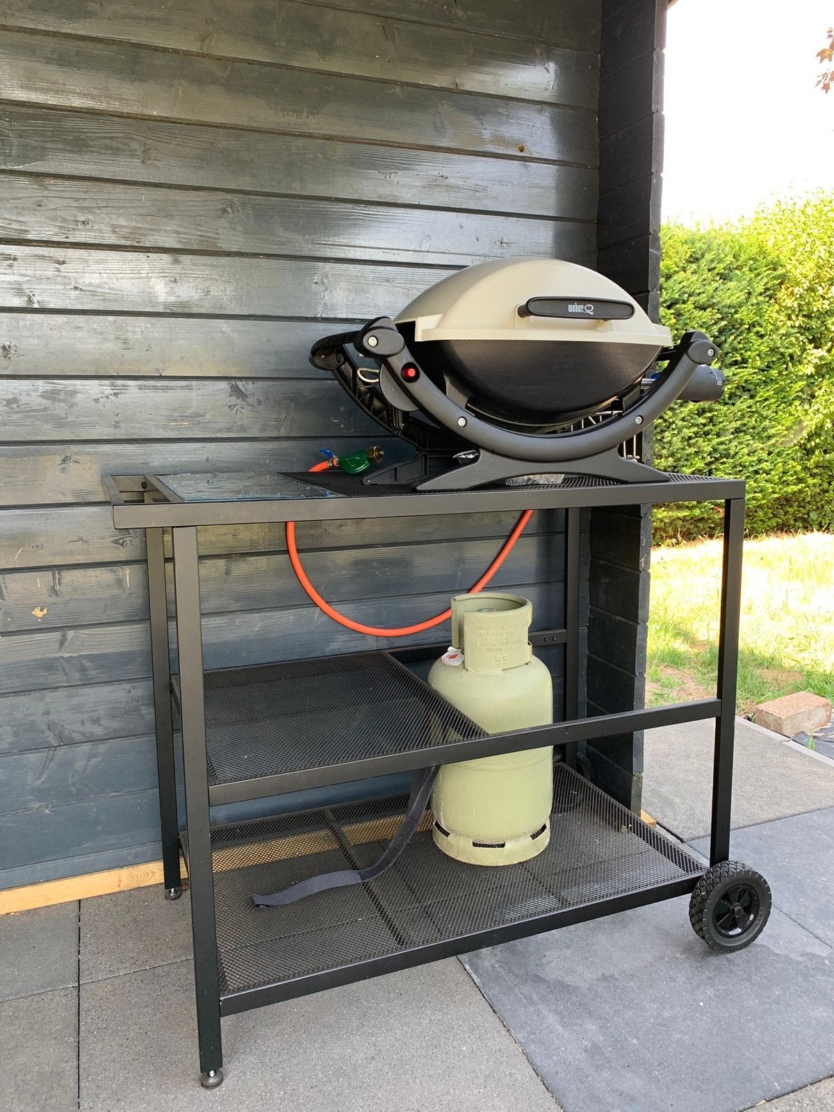 Weber gas BBQ beige met tafel en gasfles, Ophalen, Gebruikt