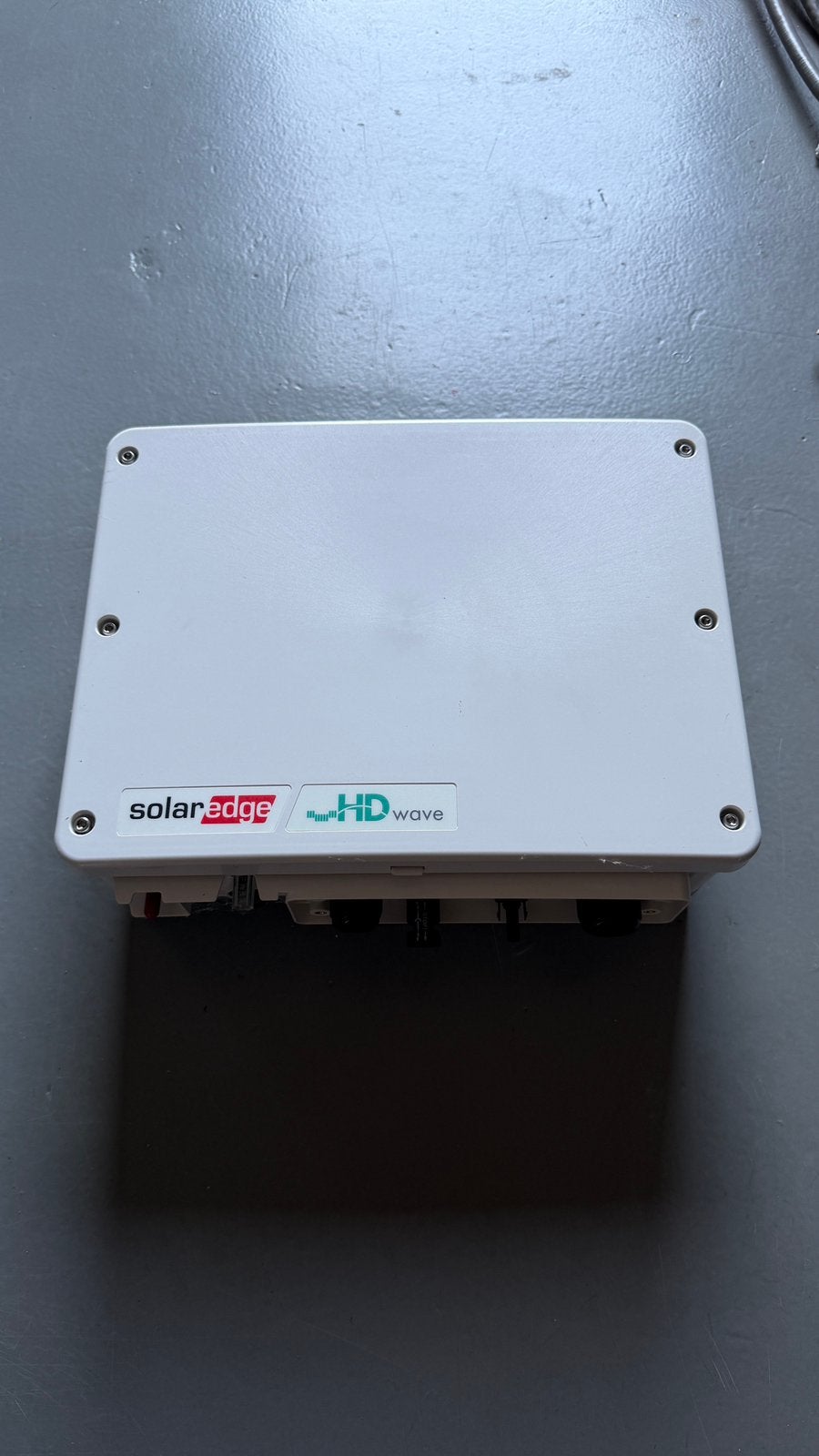Omvormer zonnepanelen Solar SE2200H, Doe-het-zelf en Verbouw, Zonnepanelen en Toebehoren, Ophalen, Zo goed als nieuw