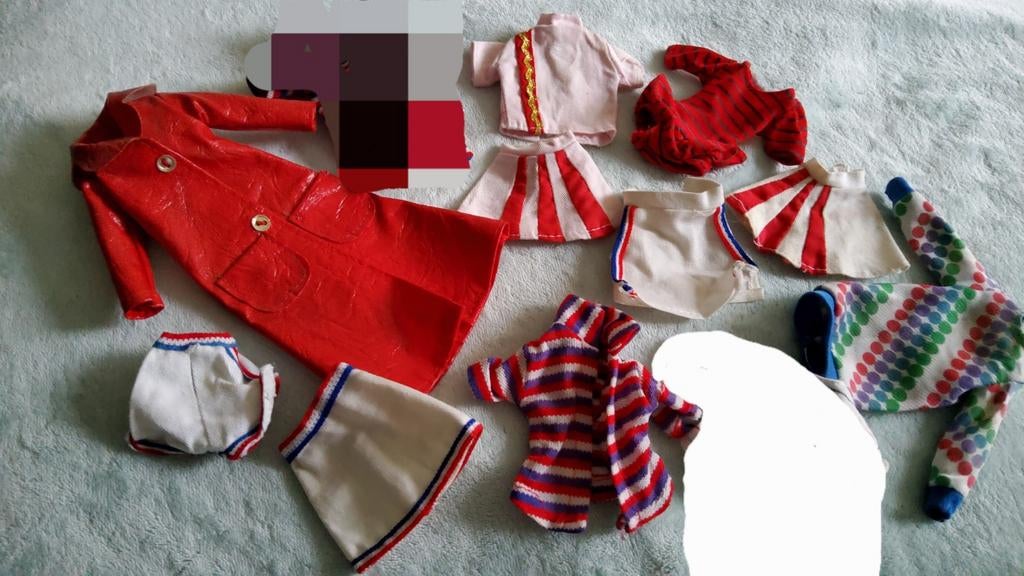 Vintage Barbie Sindy Fleur Tienerpop sport outfit badjas jas, Verzamelen, Poppen, Ophalen of Verzenden, Fashion Doll