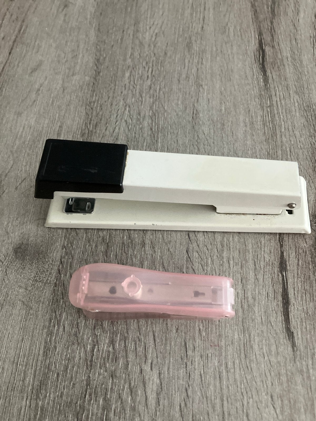 2 nietmachientjrs met nietjes, Diversen, Ophalen of Verzenden
