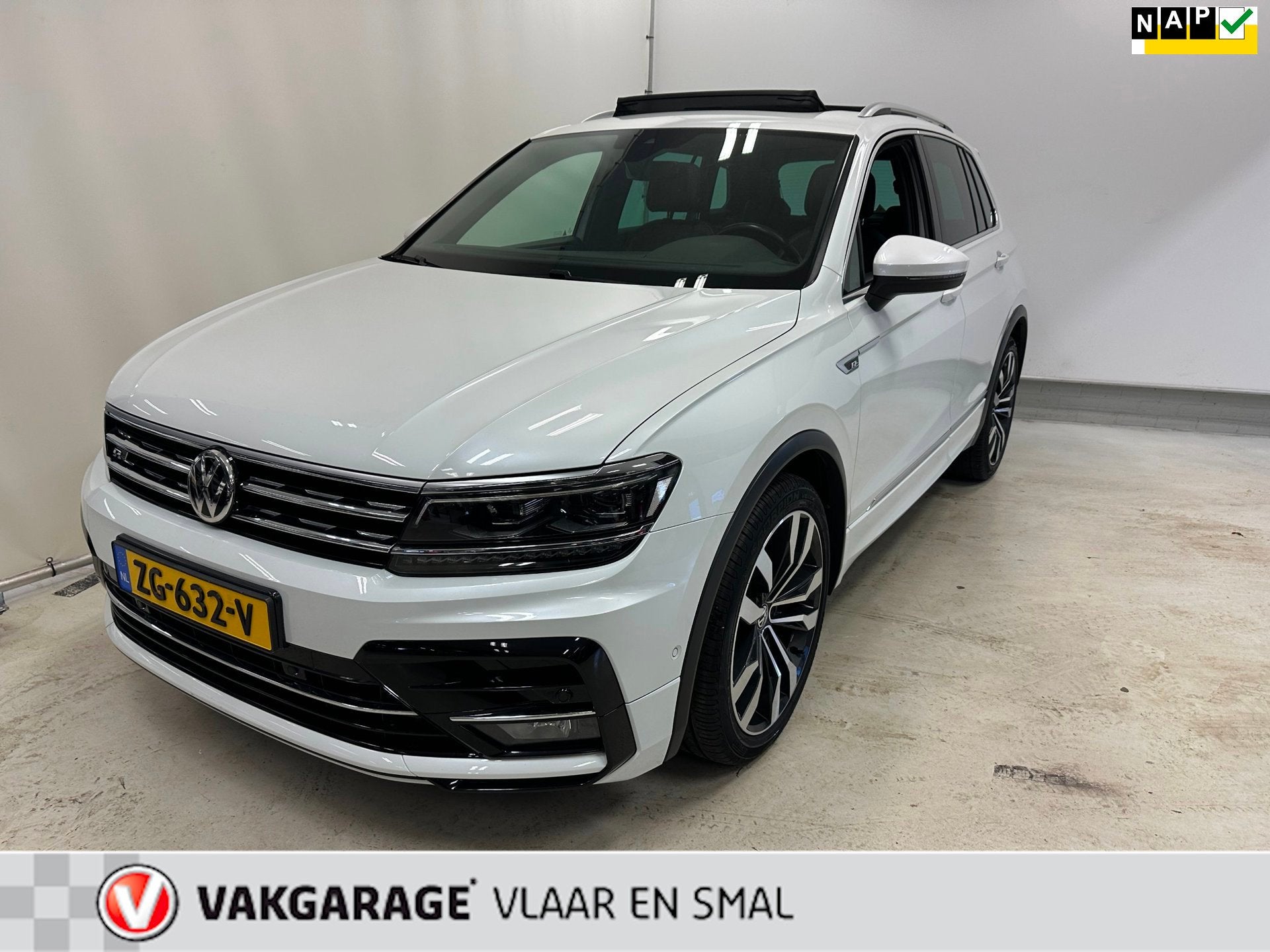 Volkswagen Tiguan 1.5 TSI ACT Highline Business R-Line-1e Ei, Auto's, Dealer onderhouden, 4 cilinders, 150 pk, Leder en Stof