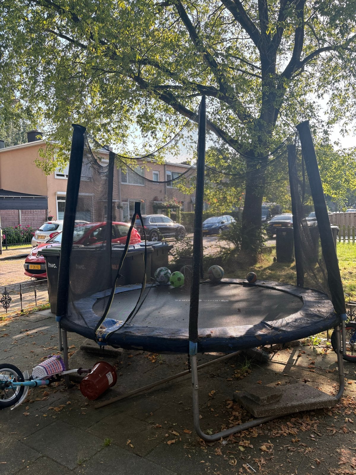 Leuke trampoline met veiligheidsnet - Gaat weg wegens niet g, Ophalen, Gebruikt