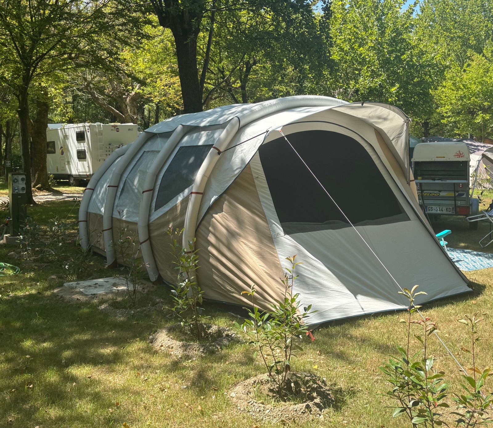 Decathlon 6 persoons opblaasbare tent, Ophalen, Gebruikt, Tot en met 6