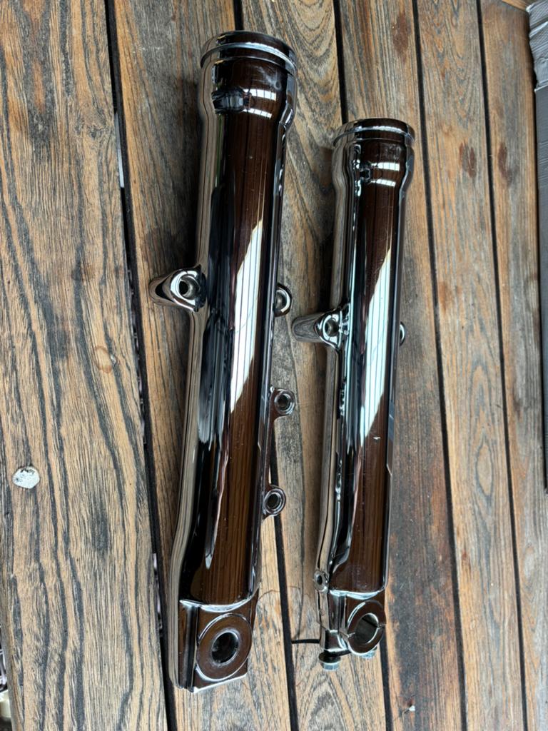 Harley chrome Fork legs softail dyna, Motoren, Ophalen of Verzenden