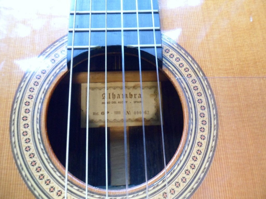 alhambra 6P, Ophalen of Verzenden, Zo goed als nieuw, Klassieke of Spaanse gitaar, Met koffer