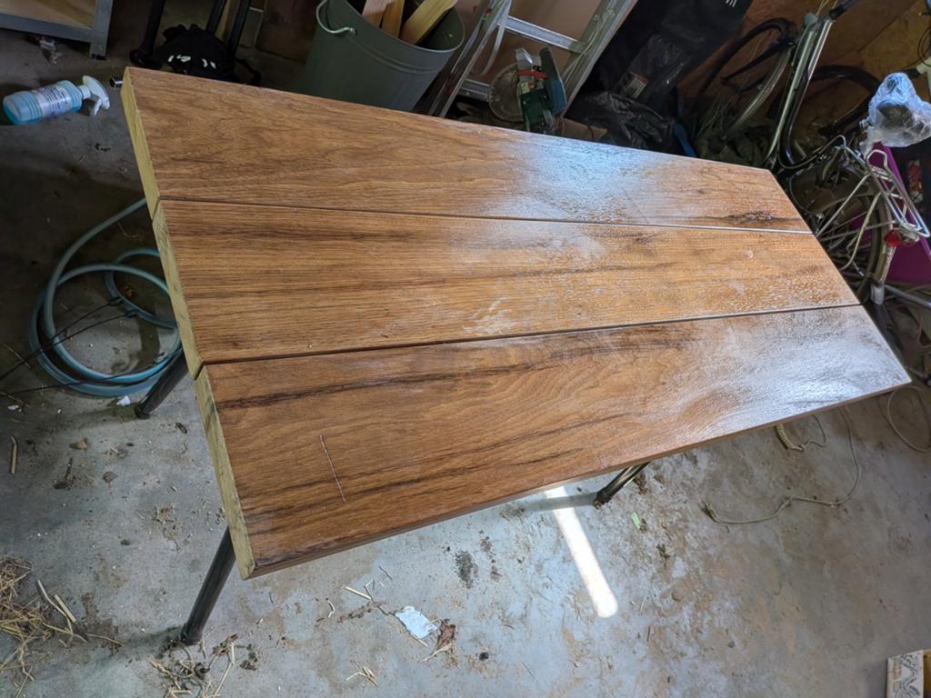 Teakhouten tafel met ijzeren onderstel - 139,5x56,5x79cm, Huis en Inrichting, Tafels | Eettafels, Gebruikt, 50 tot 100 cm, 100 tot 150 cm