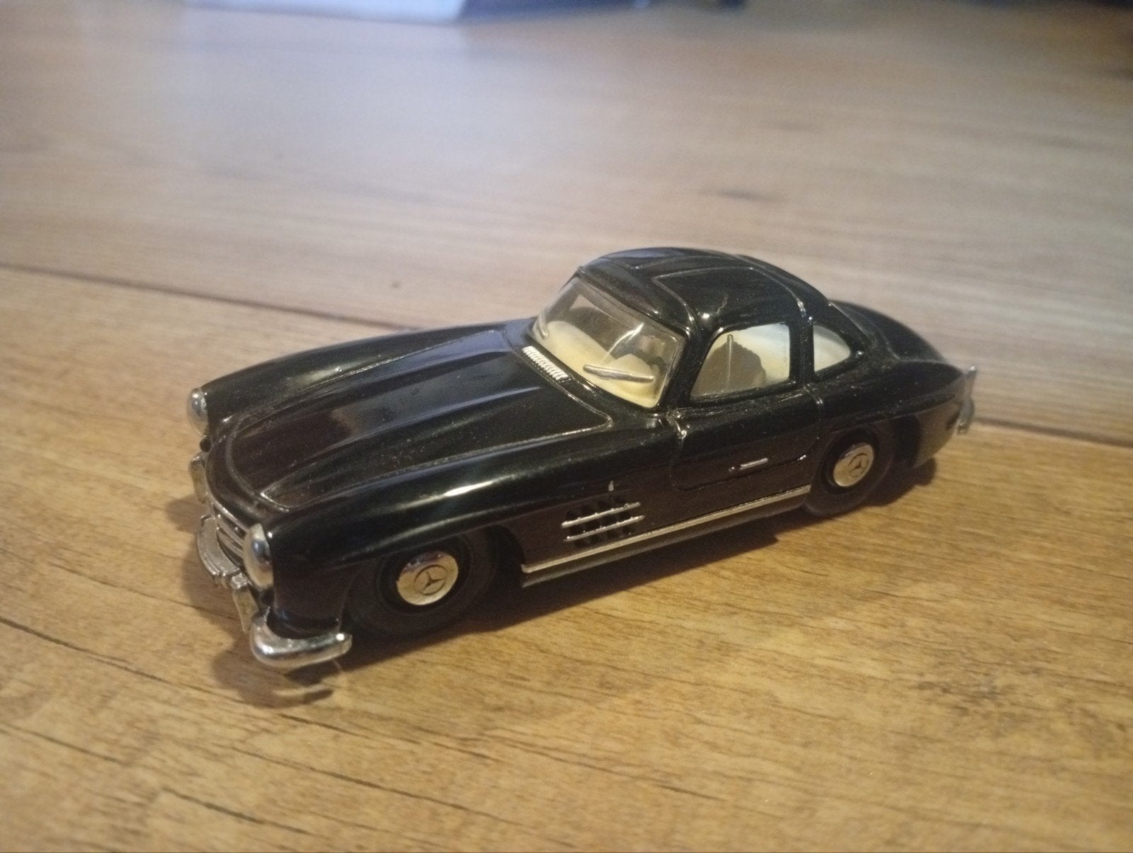 Matchbox Dinky's Mercedes 300SL 1:43, Ophalen of Verzenden, Zo goed als nieuw, Auto, Matchbox