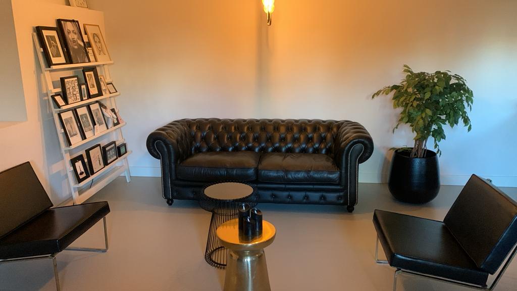 Chesterfield 3-zitsbank zwart leer, Huis en Inrichting, Banken | Bankstellen, Gebruikt, Tweepersoons, Ophalen of Verzenden, Rechte bank