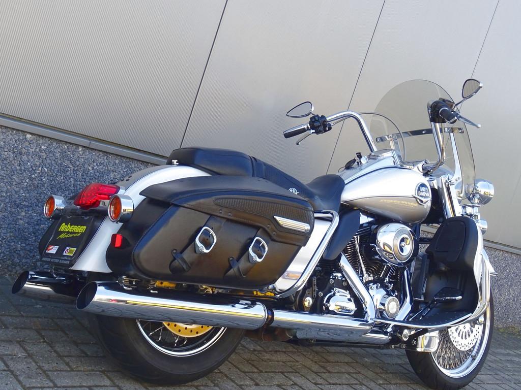 Harley-Davidson FLHRCI ROADKING (bj 2009), Chopper, Bedrijf, 1584 cc