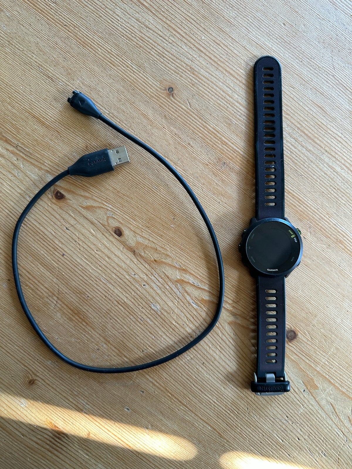 Garmin Forerunner 55 - Zwart sporthorloge met GPS, Sieraden, Tassen en Uiterlijk, Sporthorloges, Zo goed als nieuw, Android, Zwart