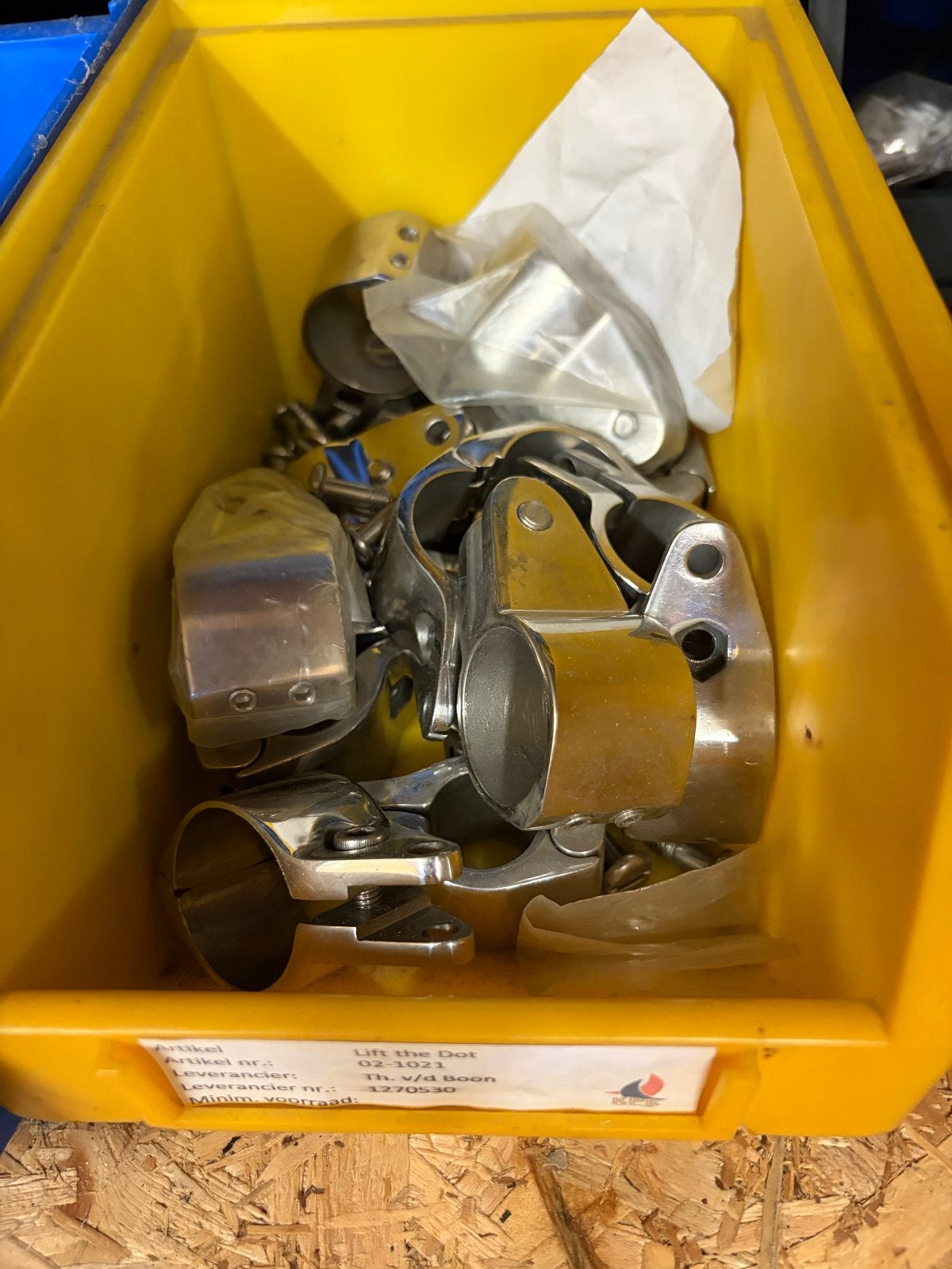 Foto 4 van Grote partij RVS onderdelen voor boot/schip (60 bakken)