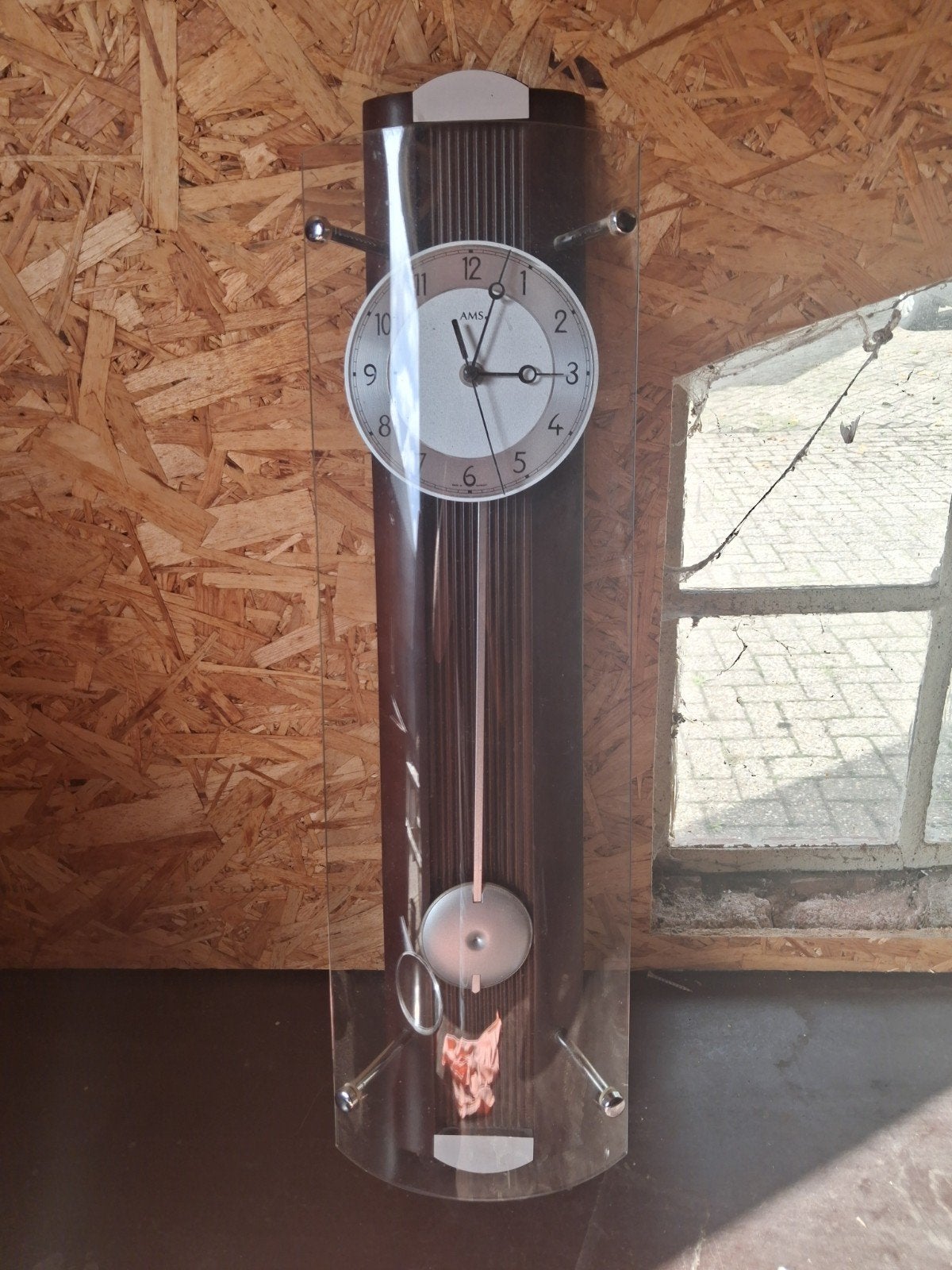 Stijlvolle AMS wandklok met slinger, Ophalen of Verzenden